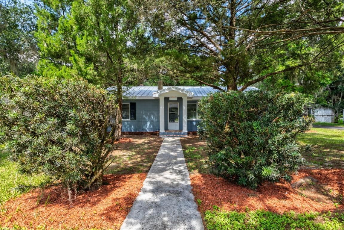 807 S Lone Oak Dr., Leesburg, FL 34748