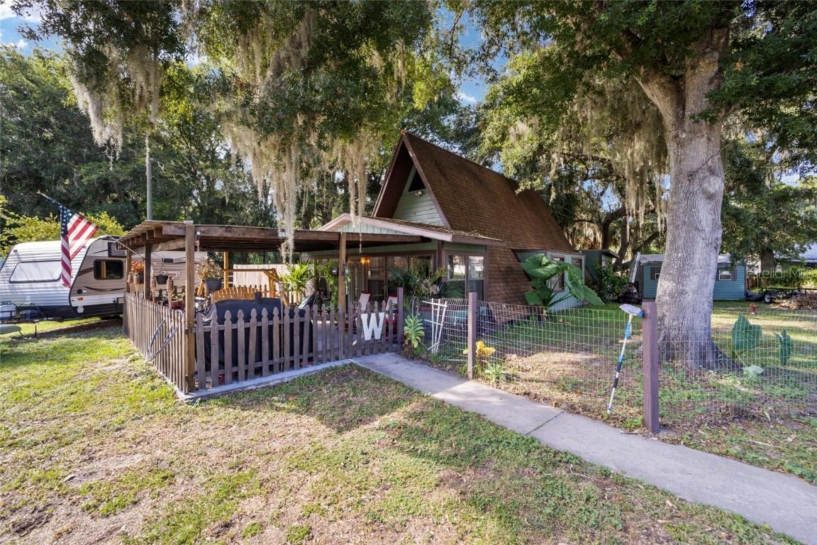 4826 Cr 306a, Lake Panasoffkee, FL 33538