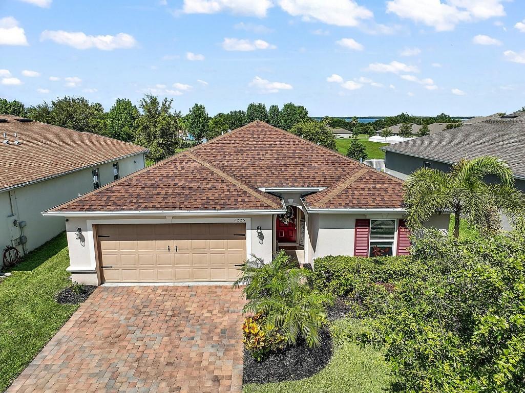 3225 Bayou Ln., Tavares, FL 32778