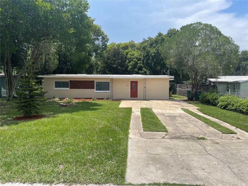 836 Edgewater Cir., Eustis, FL 32726