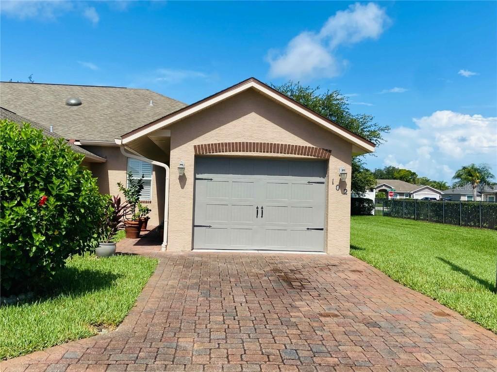 102 Tuscany Villas Dr., Edgewater, FL 32141