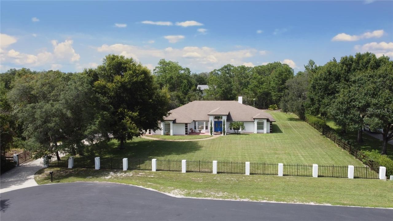 15009 Willow Ln., Tavares, FL 32778