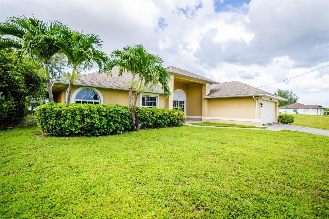 923 SW 28th Ter., Cape Coral, FL 33914
