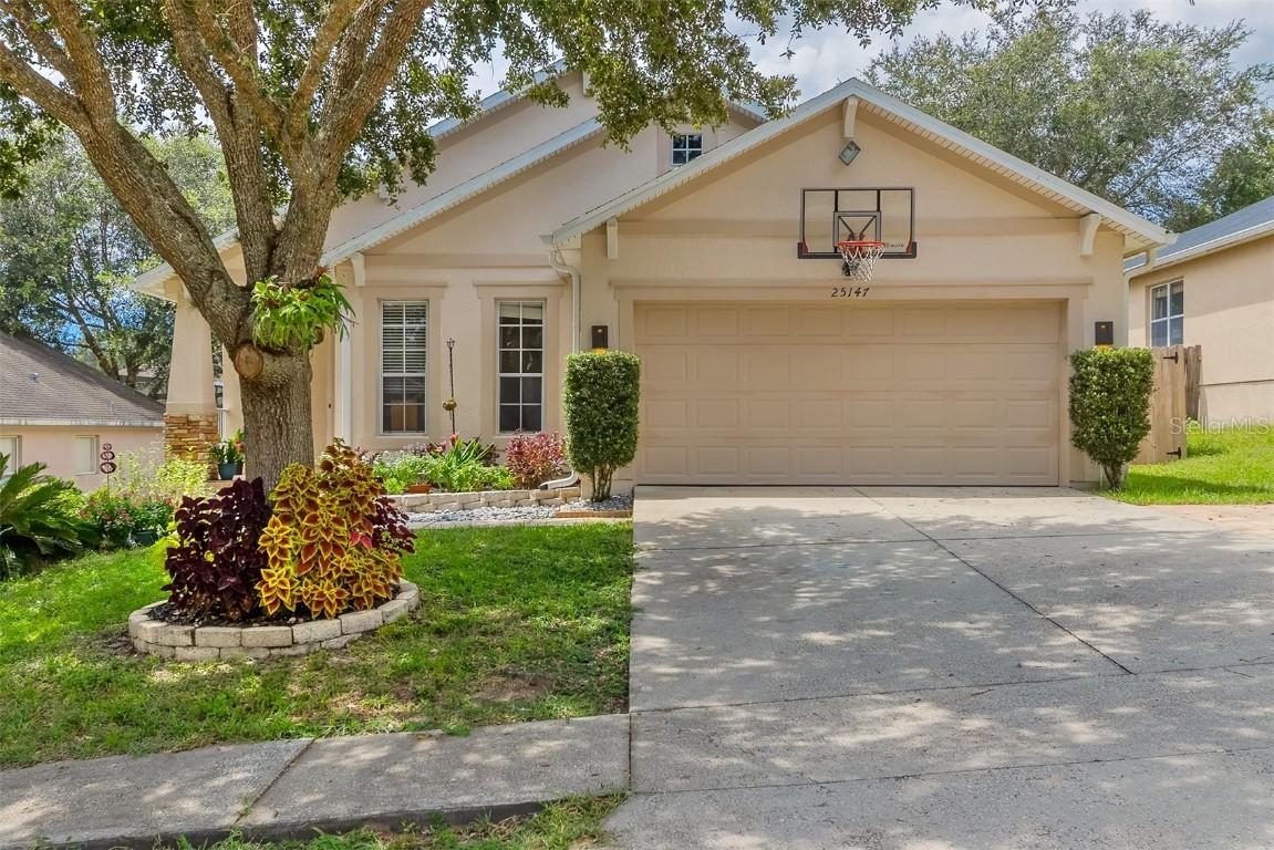 25147 Ironwedge Dr., Sorrento, FL 32776