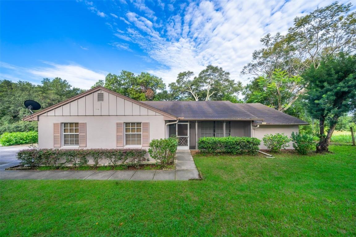 1210 Country Club Rd., Eustis, FL 32726