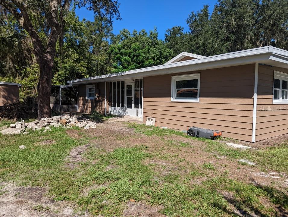 896 Cr 485a, Lake Panasoffkee, FL 33538