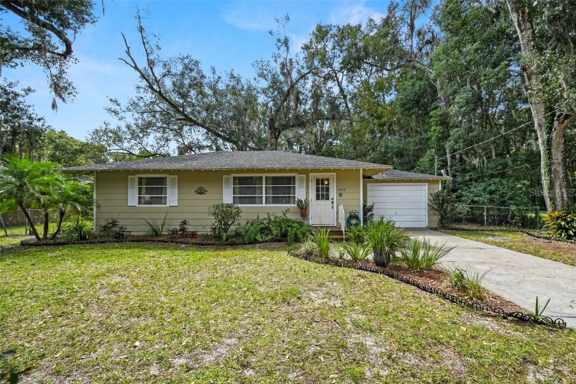 1012 E 10th Ave., Mount Dora, FL 32757