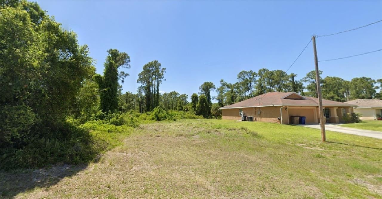 320 Long Ave., Lehigh Acres, FL 33974