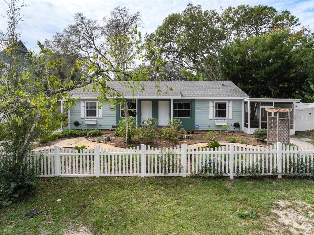 654 E Warner St., Groveland, FL 34736