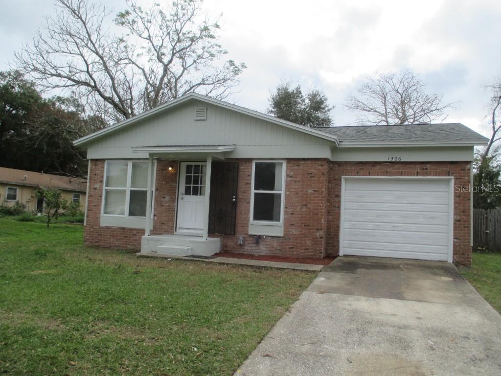 1926 Selleen Dr., Eustis, FL 32726