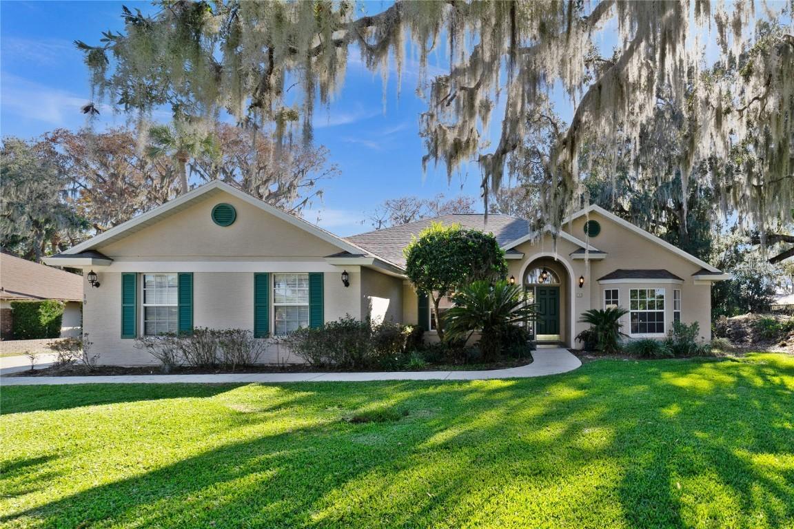 10 Sand Lake Pl., Eustis, FL 32726