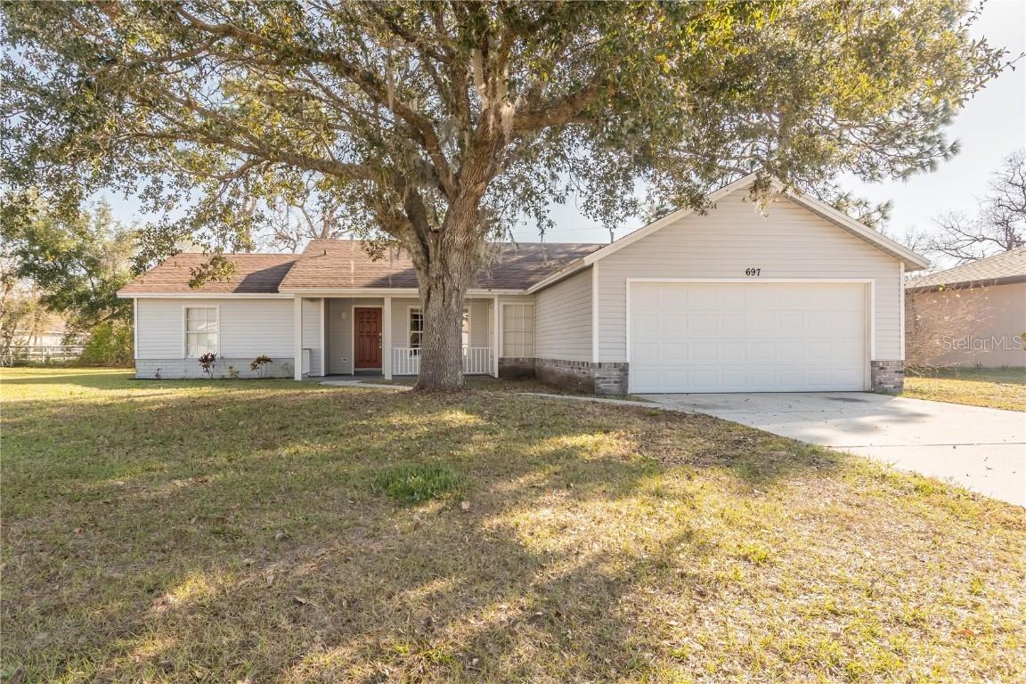 697 Cheltenham Ave., Deltona, FL 32738
