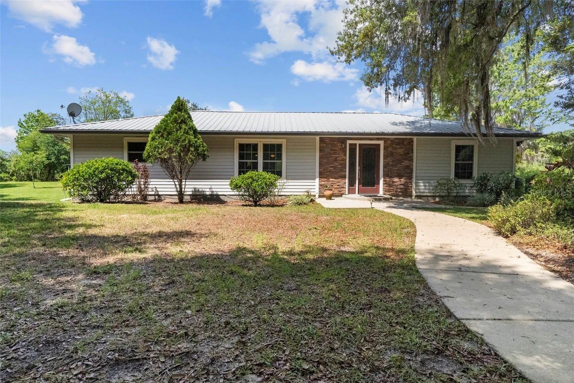 1086 Bee Ln., Geneva, FL 32732