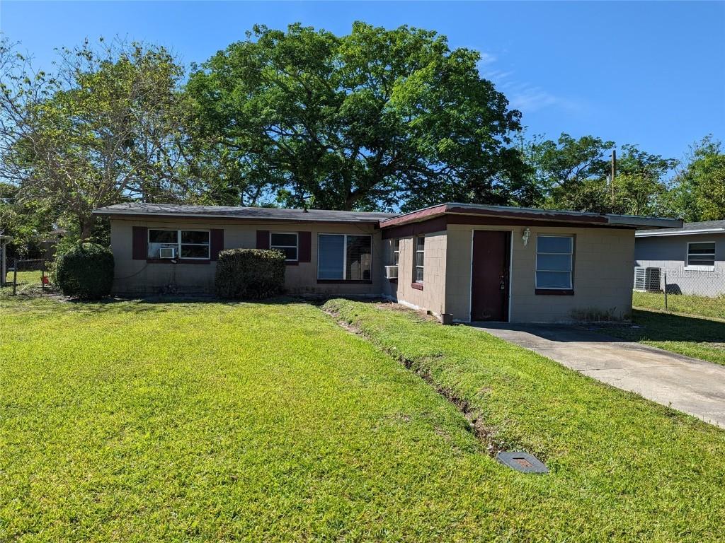 217 Palm Pl., Sanford, FL 32773