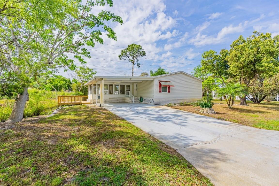 40 Florence Blvd., DeBary, FL 32713