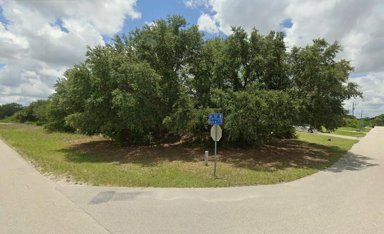 6014 Dora Ave., Lehigh Acres, FL 33971