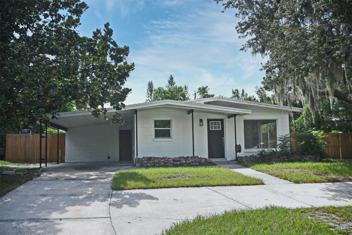 105 Azalea Ln., Sanford, FL 32773