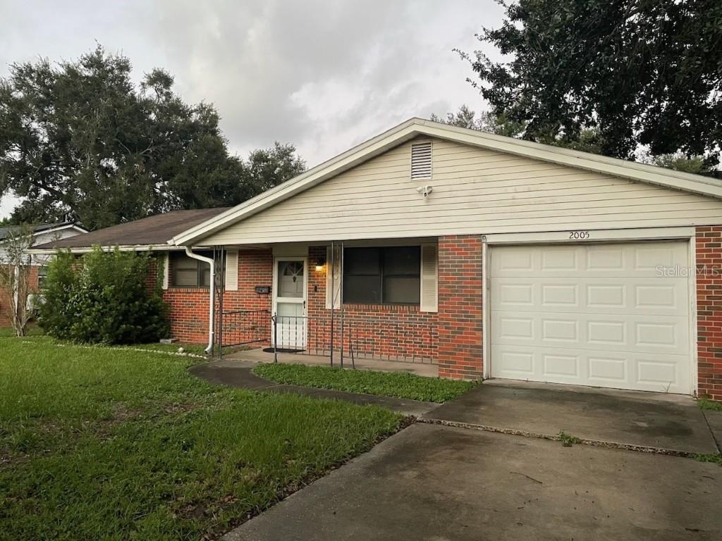 2005 Contentment Ave., Orlando, FL 32807