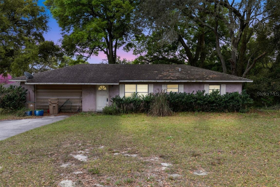 2416 North Ave., Leesburg, FL 34748
