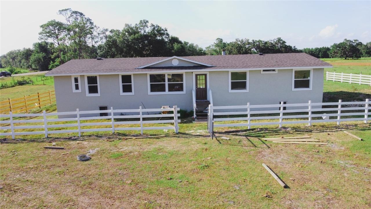 8767 Cr-469, Center Hill, FL 33514