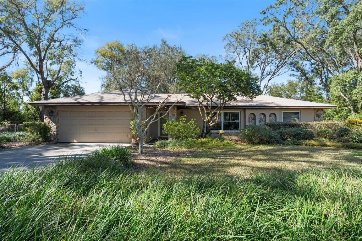 33629 Wesley Rd., Eustis, FL 32736