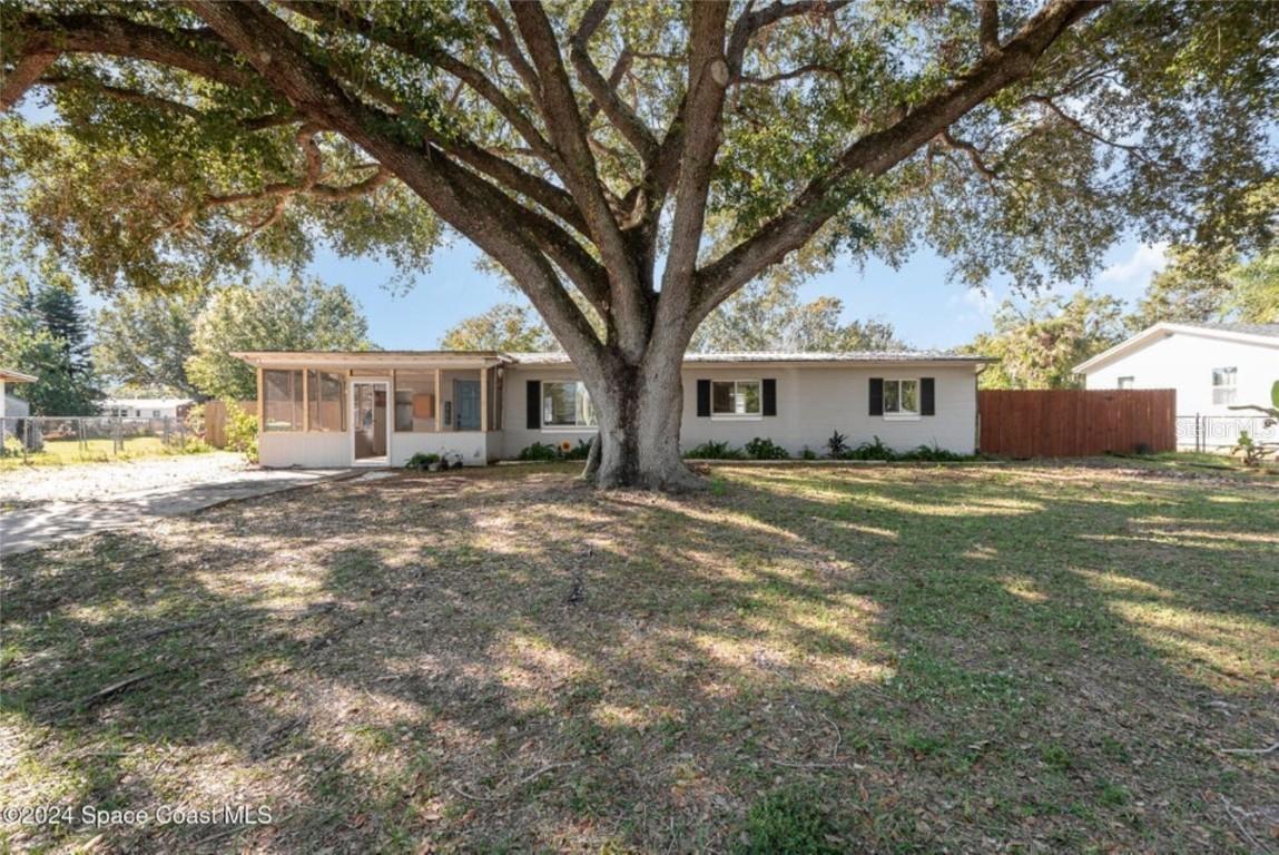 5750 Stamford St., Mims, FL 32754