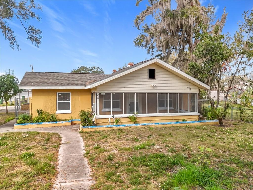 201 N East St., Leesburg, FL 34748