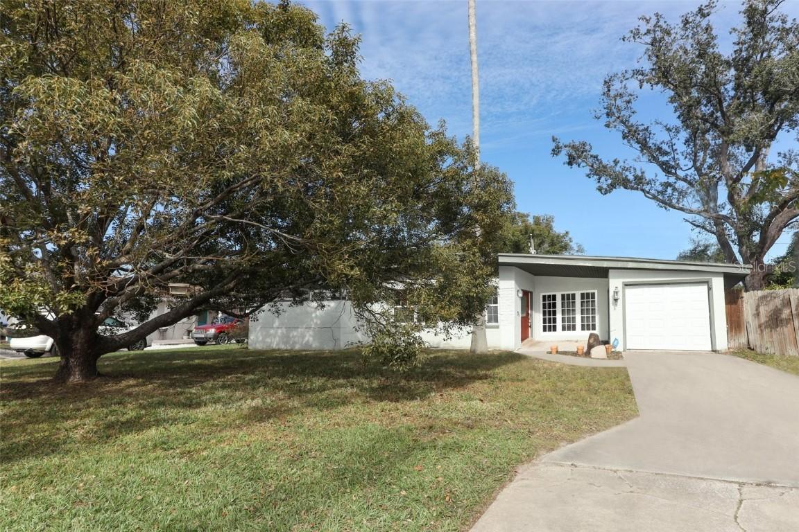913 Carlson Dr., Orlando, FL 32804