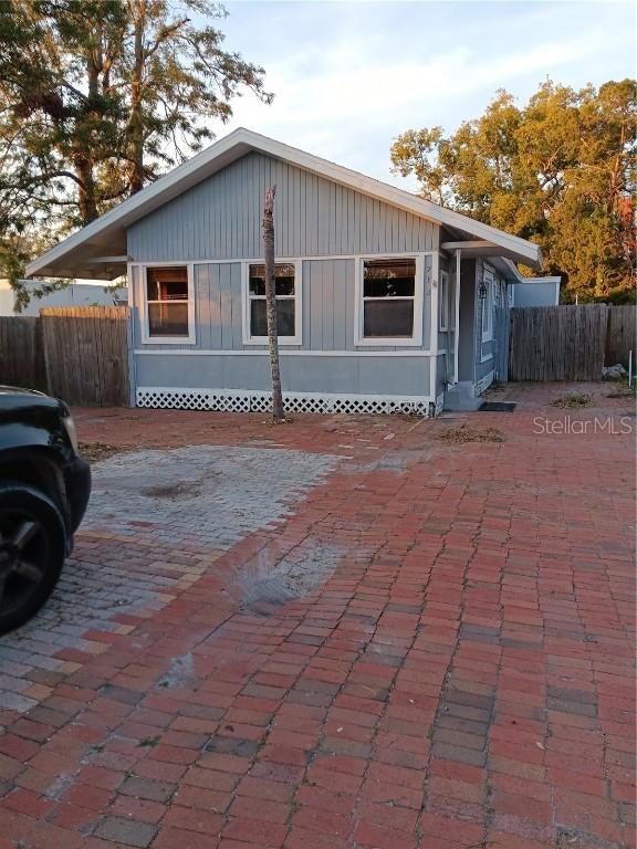 718 New York St., Clearwater, FL 33756