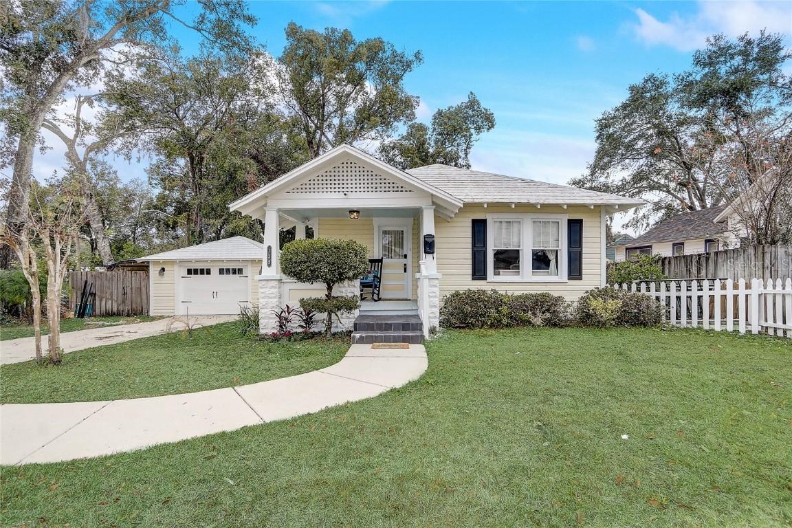135 E 9th Ave., Mount Dora, FL 32757
