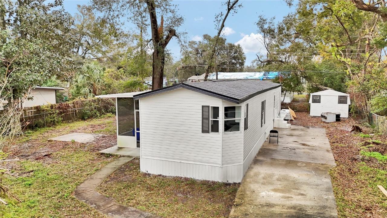354 Center Dr., Deland, FL 32724