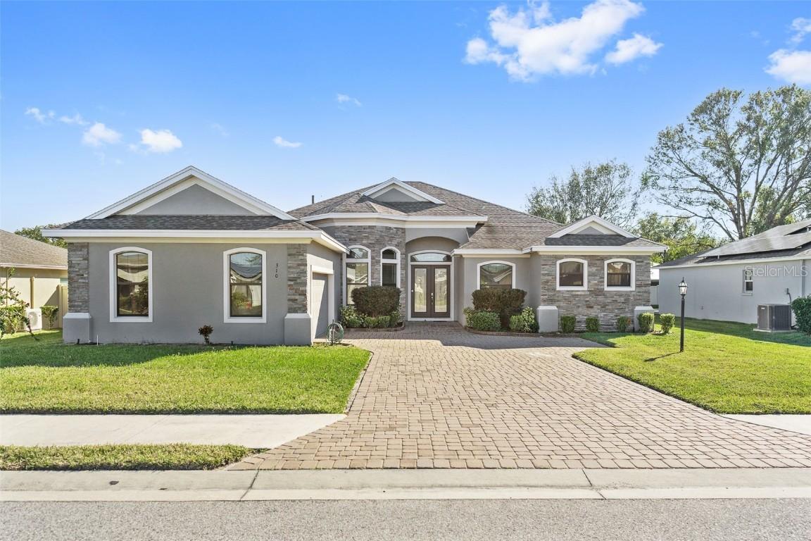 310 Lake Mariana Pl., Auburndale, FL 33823