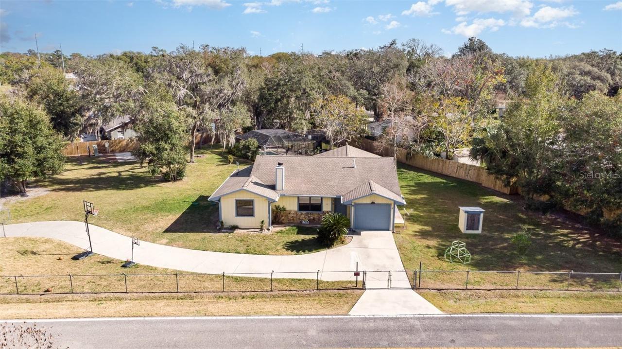 16036 3rd St., Umatilla, FL 32784