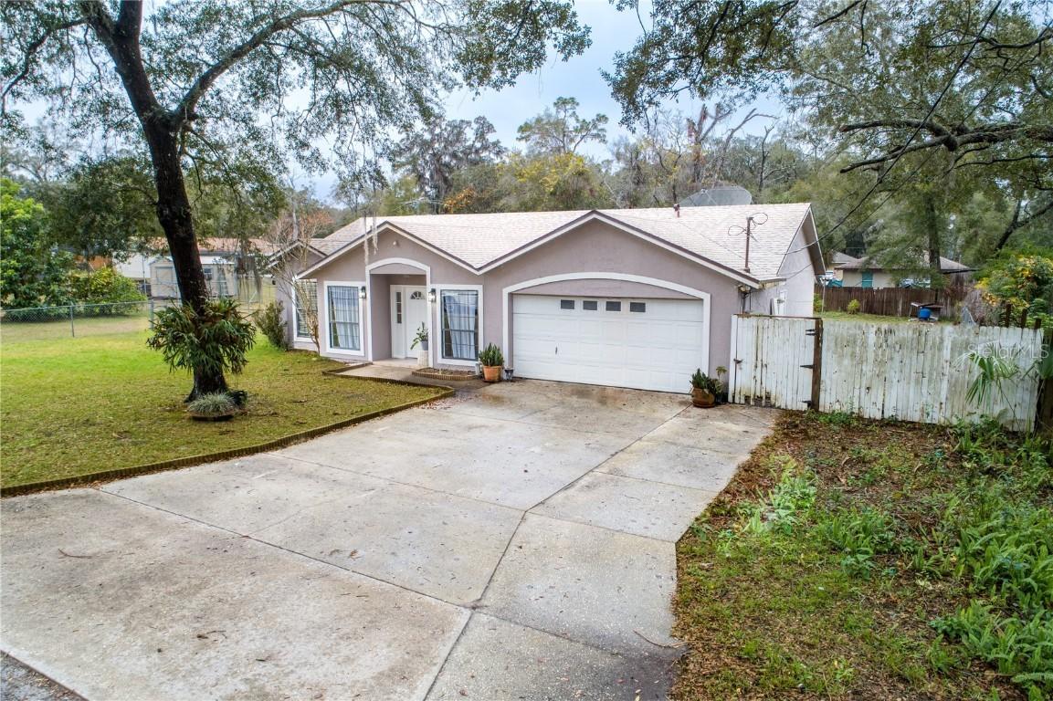 883 Montrose Ave., Orange City, FL 32763
