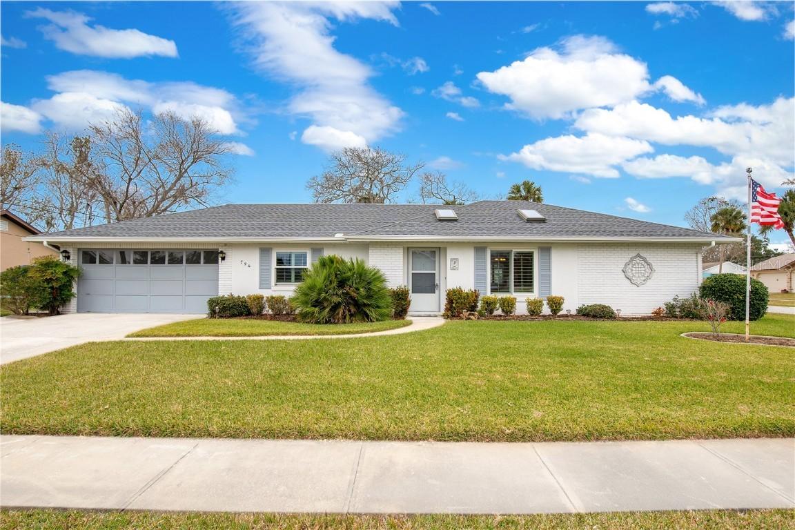 794 Scrub Oak St., South Daytona, FL 32119