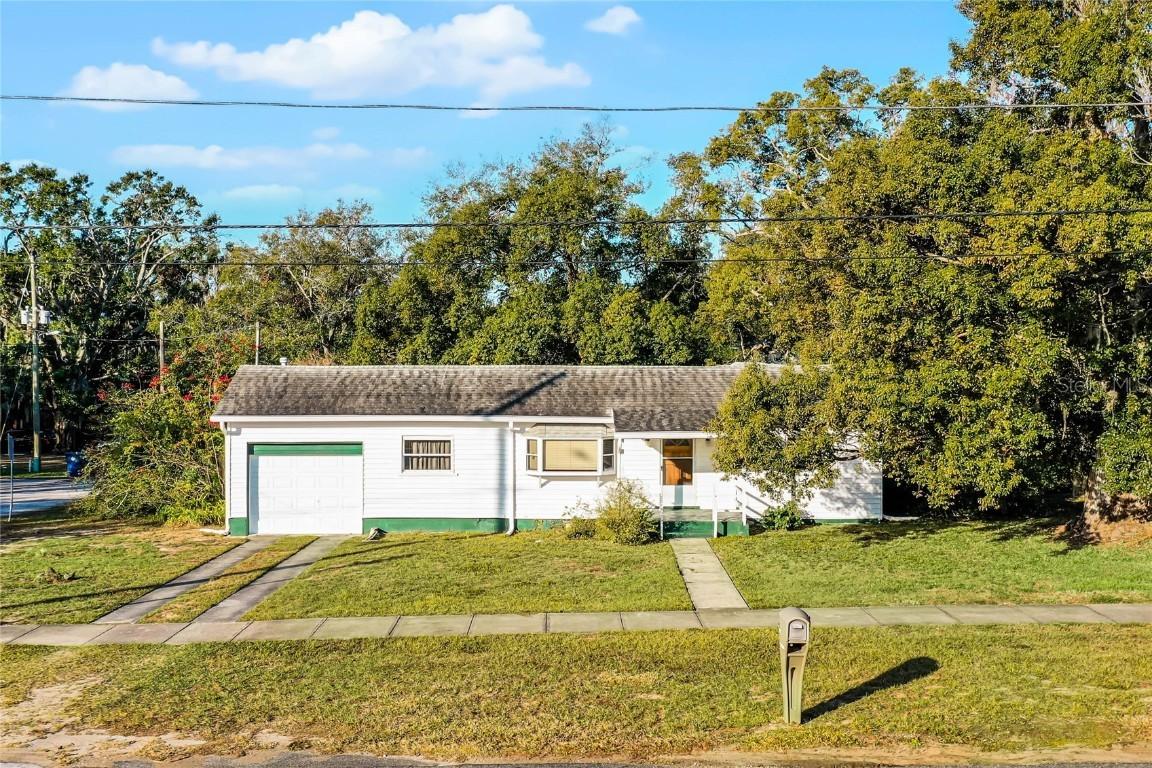 208 S Main Ave., Minneola, FL 34715