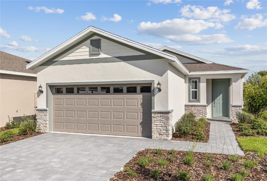 738 Lemon Ave., Fruitland Park, FL 34731