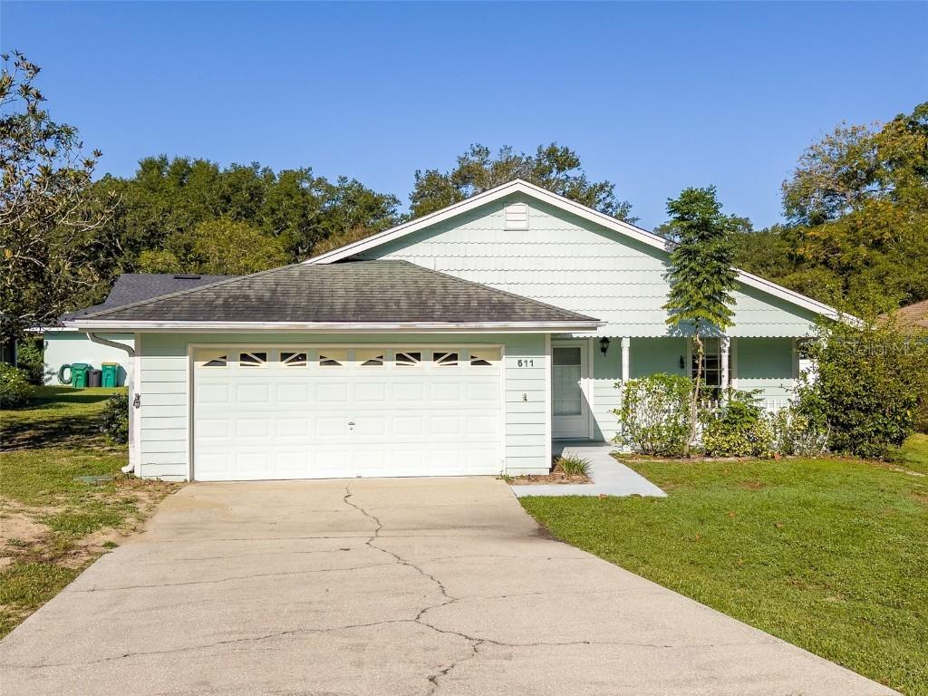 511 Coventry Ct., Mount Dora, FL 32757