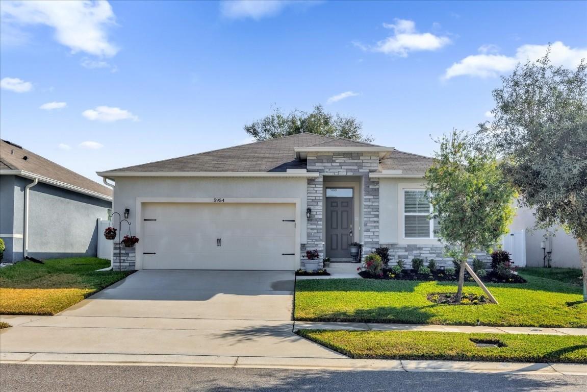 5954 Churchill Square Way, Groveland, FL 34736
