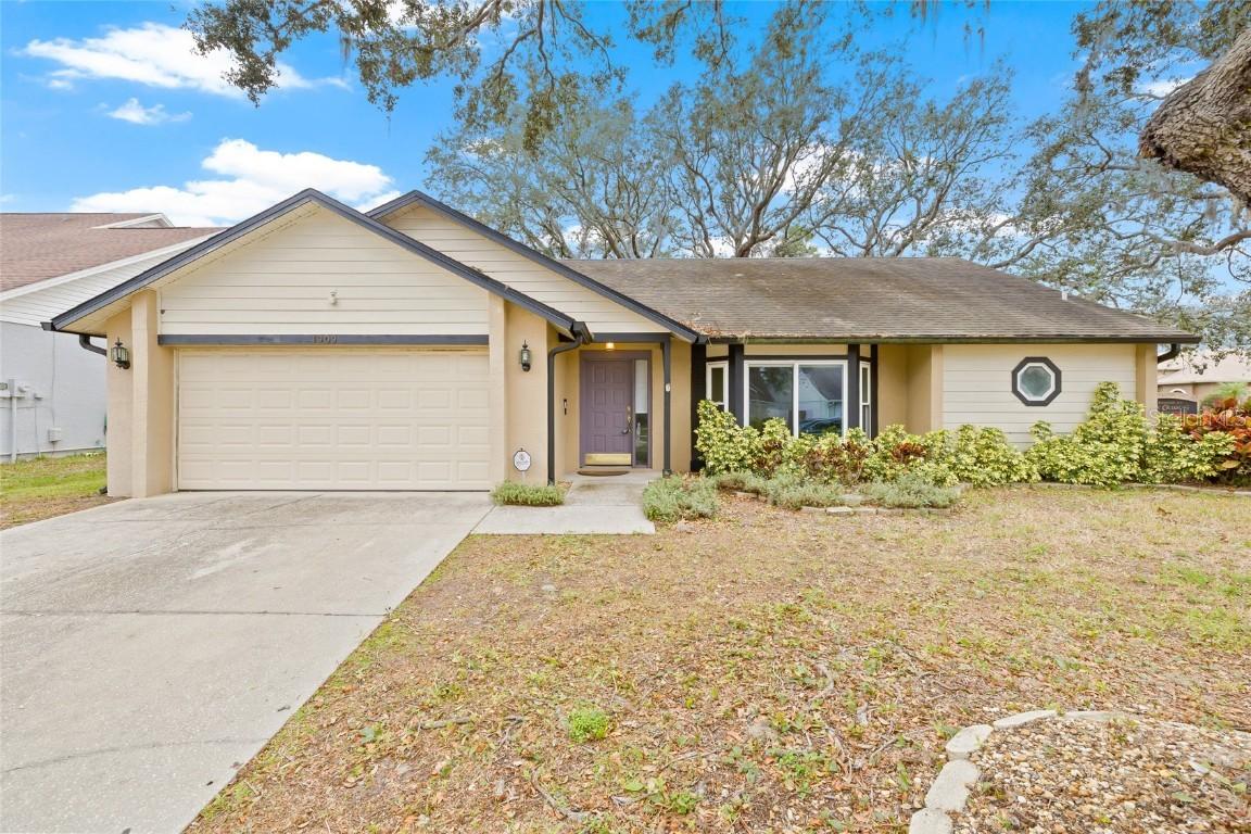 1909 River Crossing Dr., Valrico, FL 33596
