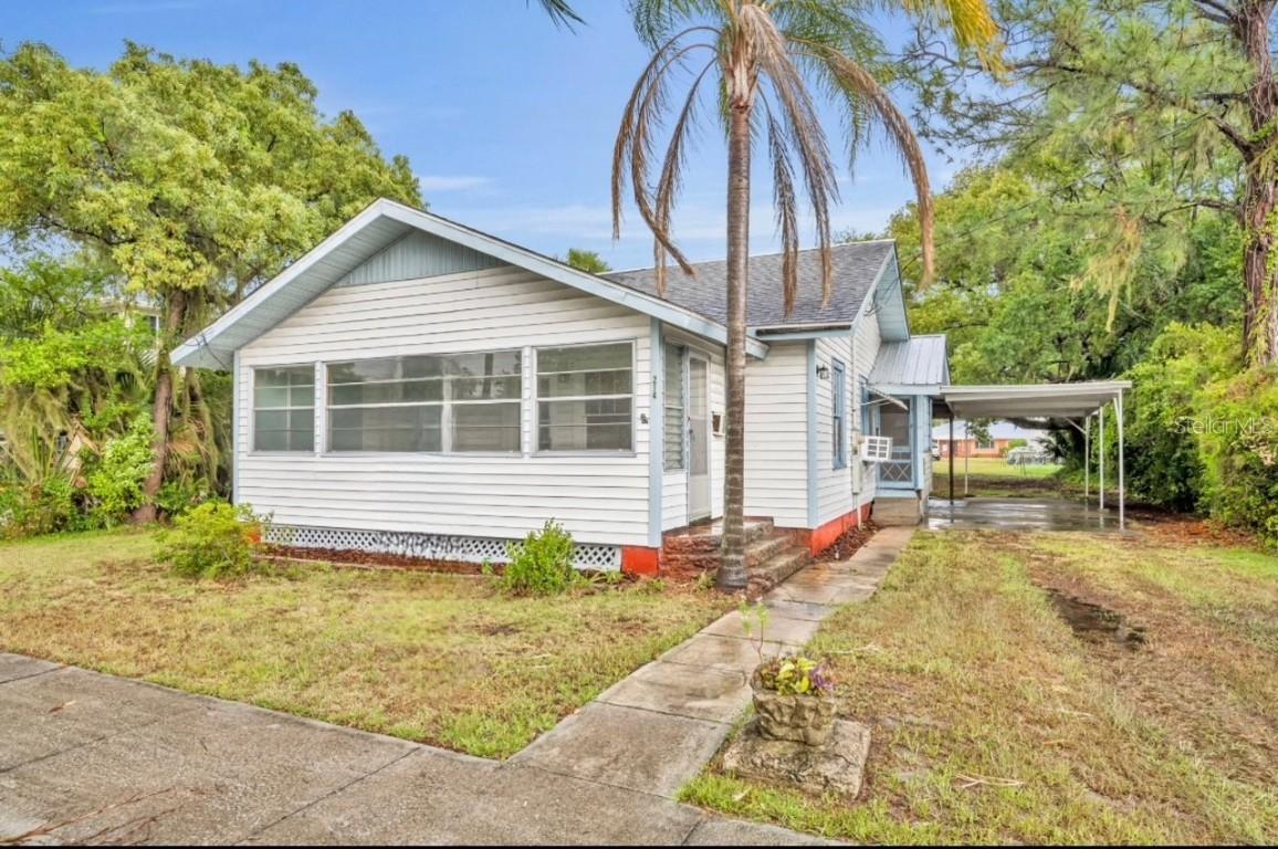 214 N New Hampshire Ave., Tavares, FL 32778