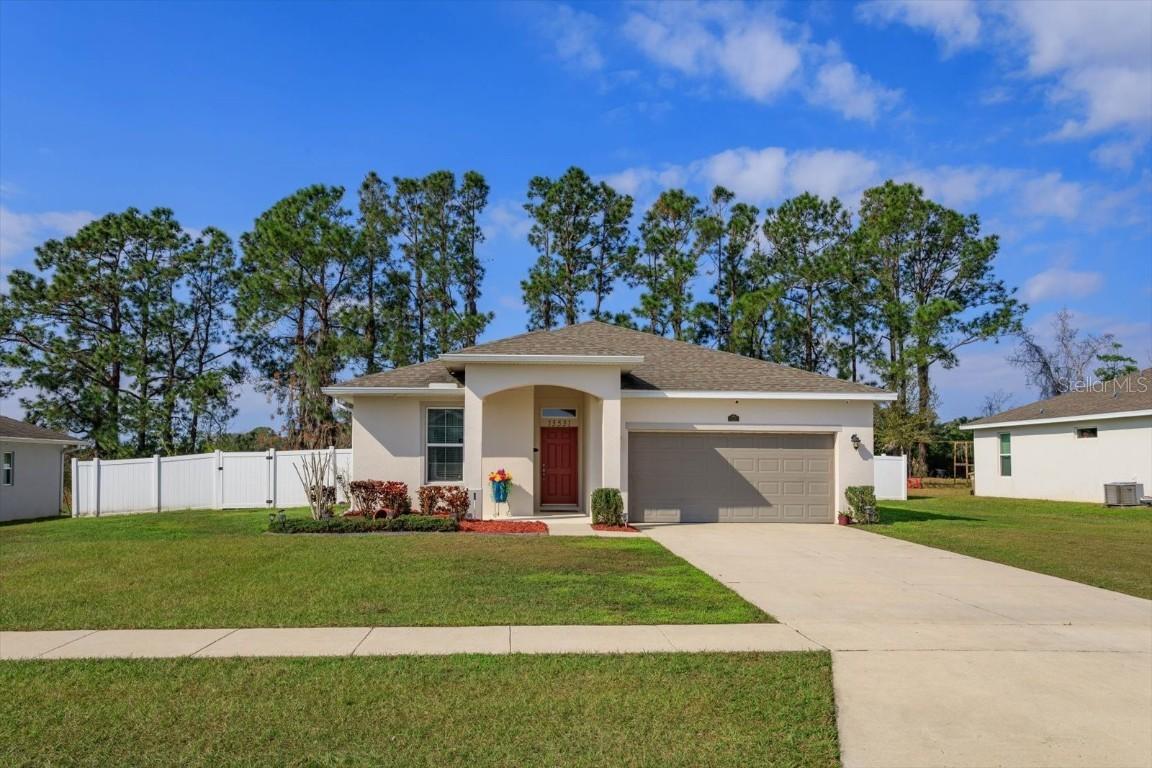 13531 Lake Yale View Loop, Grand Island, FL 32735