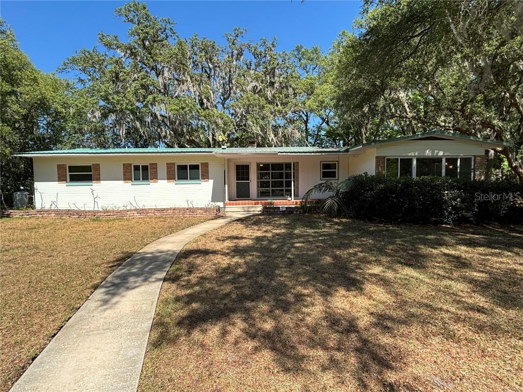 22 Poinsettia Dr., Deland, FL 32724