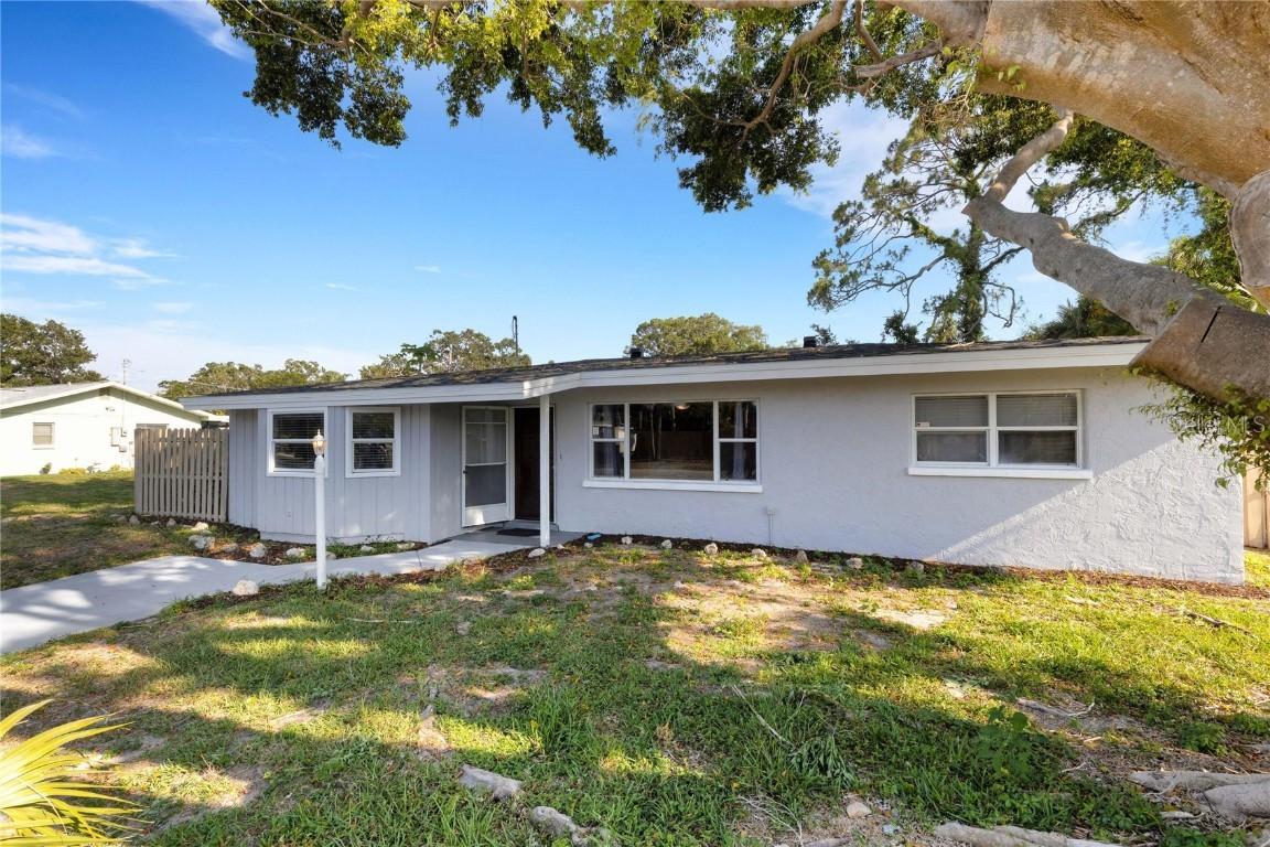 3084 Williamsburg St., Sarasota, FL 34231