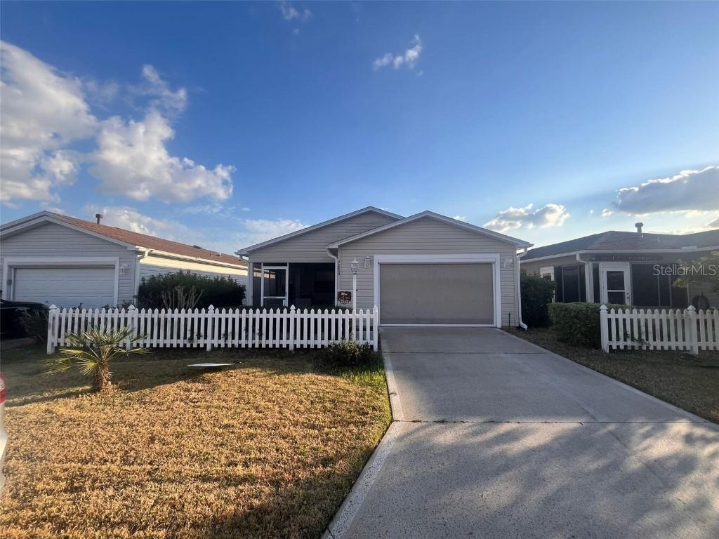 2450 Southern Oak St., The Villages, FL 32162
