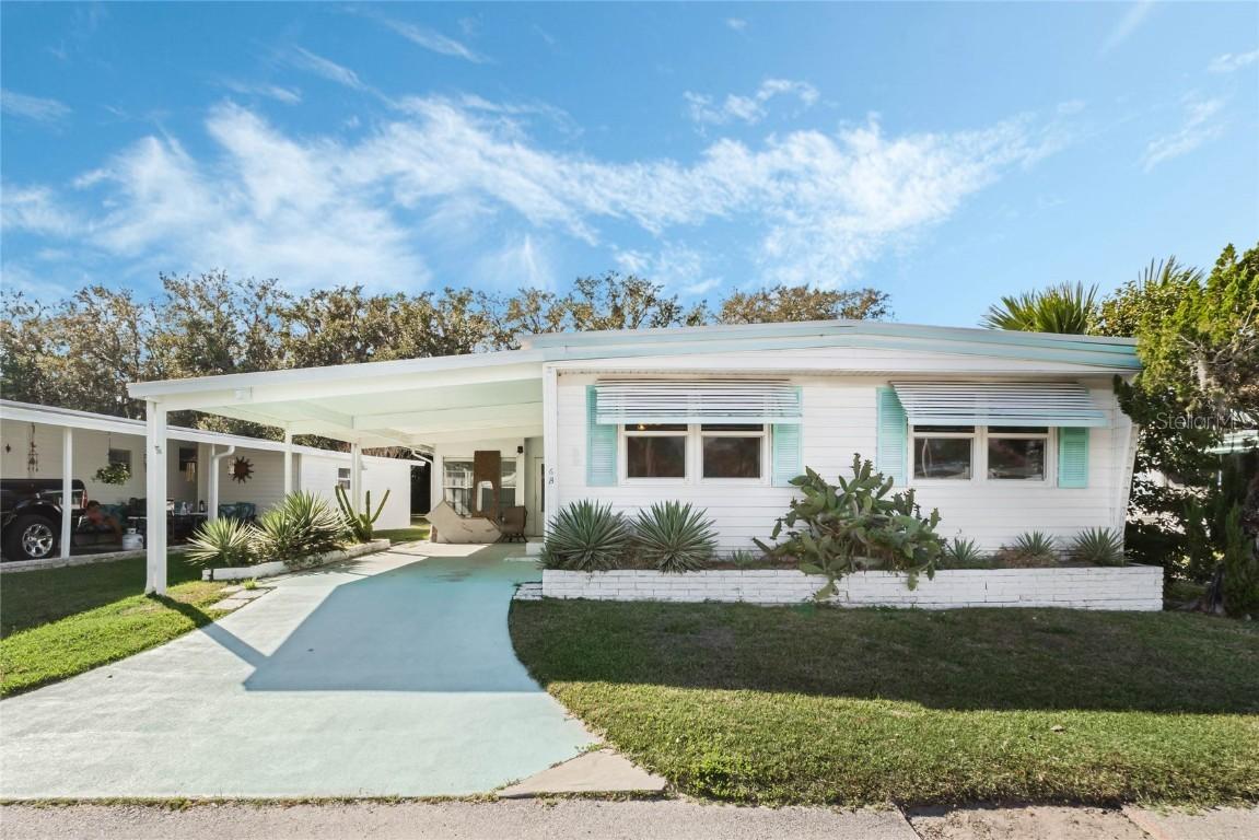 6 Cocos Plumosa Dr. #B, Eustis, FL 32726