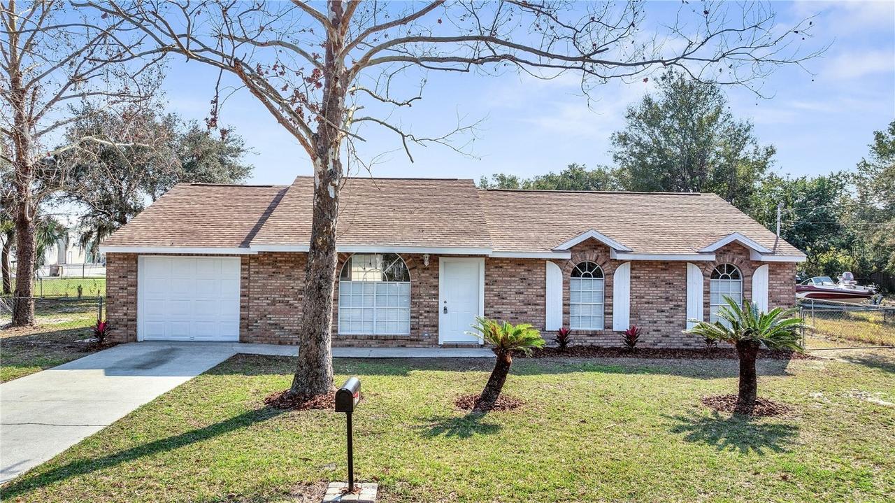 23940 Oak Ln., Sorrento, FL 32776