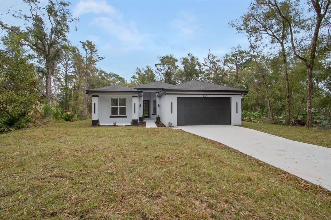 2121 5th Ave., Deland, FL 32724