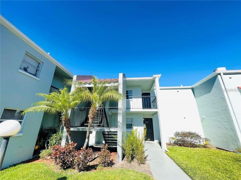 2856 Somerset Park Dr. #102, Tampa, FL 33613
