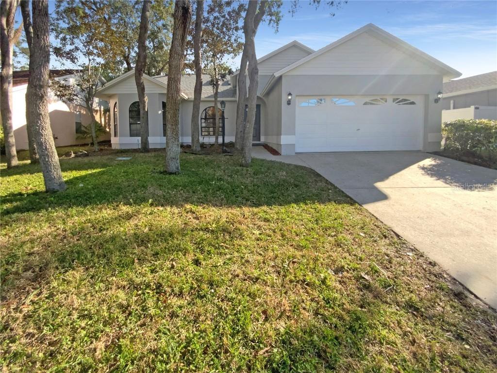 1038 Rolling Oaks Ave., Tarpon Springs, FL 34689